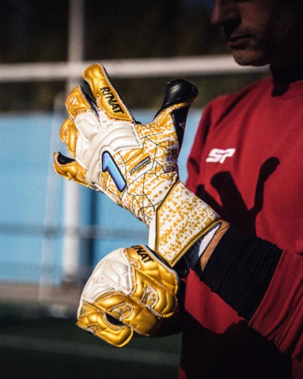 novas luvas de guarda-redes Rinat Xtreme Guard Pro - Blogs - Fútbol Emotion Portugal - 2.webp